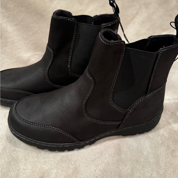 New Khombu Women’s Charlotte Ankle boot, size 9 - Picture 2 of 6